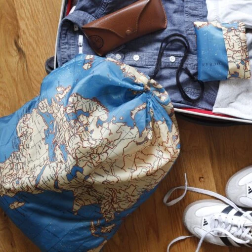 Kikkerland Waszak Voor Op Reis - Wereldkaart Print - Voor Je Vuile Was - Laundry Bag - Travel Accessoire - 17x10 Cm - Afbeelding 2