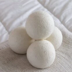 Apeiron Drogerballen - Droogballen - 6 XL Wasbollen - Droger - Duurzaam - Wasmachine - Wasverzachter - Energie Besparen - Zero Waste - Schapenvacht - Wol -Huishoudelijke Artikelen Winkel 1200x1200 767