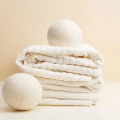 Apeiron Drogerballen - Droogballen - 6 XL Wasbollen - Droger - Duurzaam - Wasmachine - Wasverzachter - Energie Besparen - Zero Waste - Schapenvacht - Wol -Huishoudelijke Artikelen Winkel 1200x1200 771